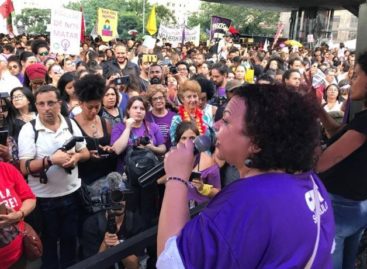 80 mil mulheres marcham contra Previdência de Bolsonaro em SP