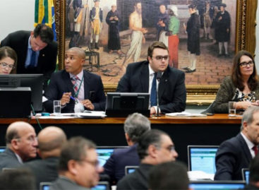 Governo é derrotado e análise da reforma da Previdência é adiada