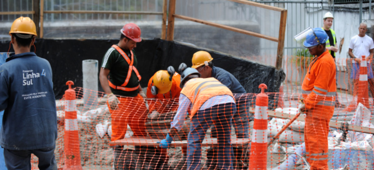 Trabalhador vai perder 8% de renda média mensal se Bolsonaro cortar abono