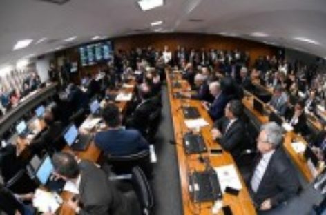 Reforma quer pagar mínimo para todos porque considera rico quem ganha R$ 1.500