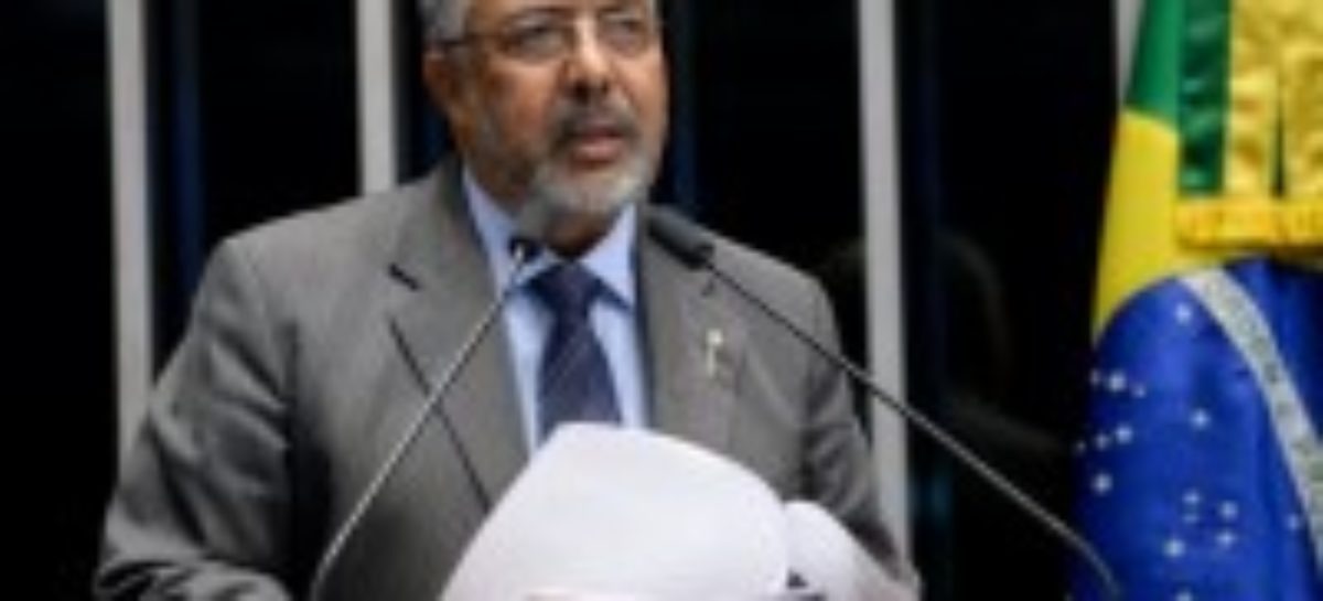 Para senador Paim, MP 881 tira ainda mais direitos dos trabalhadores