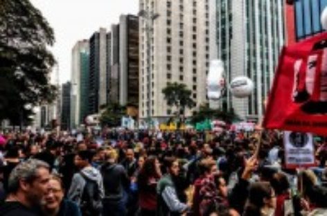 Brasileiros ocupam as ruas de 200 cidades em defesa da aposentadoria e educação