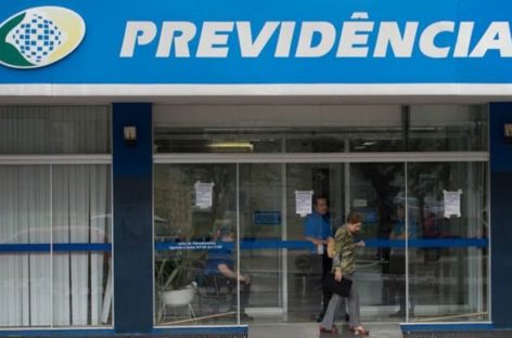 Bolsonaro atrasa concessão de aposentadoria para pagar promessa de campanha