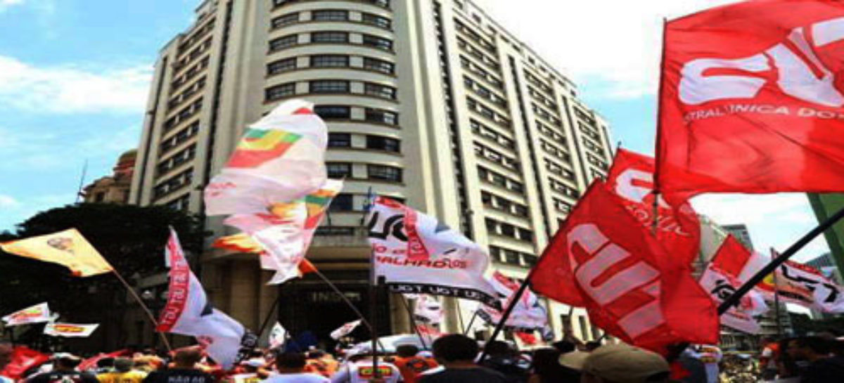 Protesto da CUT e centrais em SP denuncia política de Bolsonaro de desmonte do INSS
