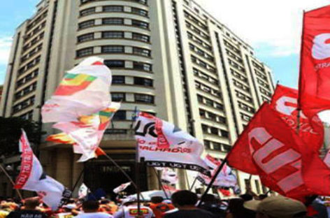 Protesto da CUT e centrais em SP denuncia política de Bolsonaro de desmonte do INSS