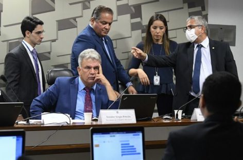 Ao invés de medidas de proteção, Congresso aprova mais flexibilização de direitos