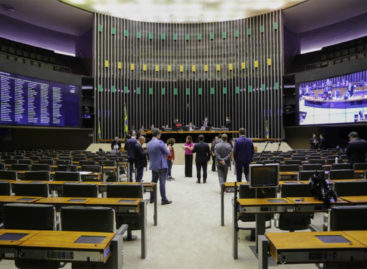 Câmara aprova renda emergencial e derrota proposta ‘aviltante’ do governo