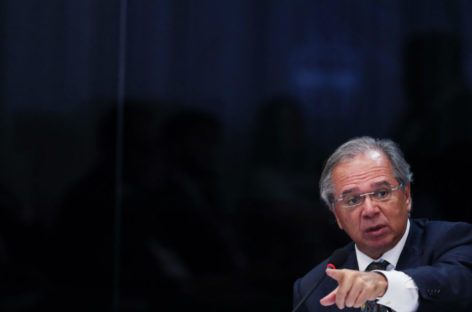 ‘Guedes é guarda-chuva de camelô: não resiste à tempestade’, diz cientista político