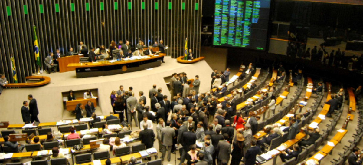 Pressão da CUT e centrais barra votação da Carteira Verde Amarela no Congresso