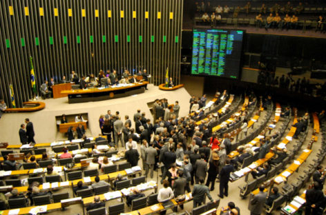 Pressão da CUT e centrais barra votação da Carteira Verde Amarela no Congresso