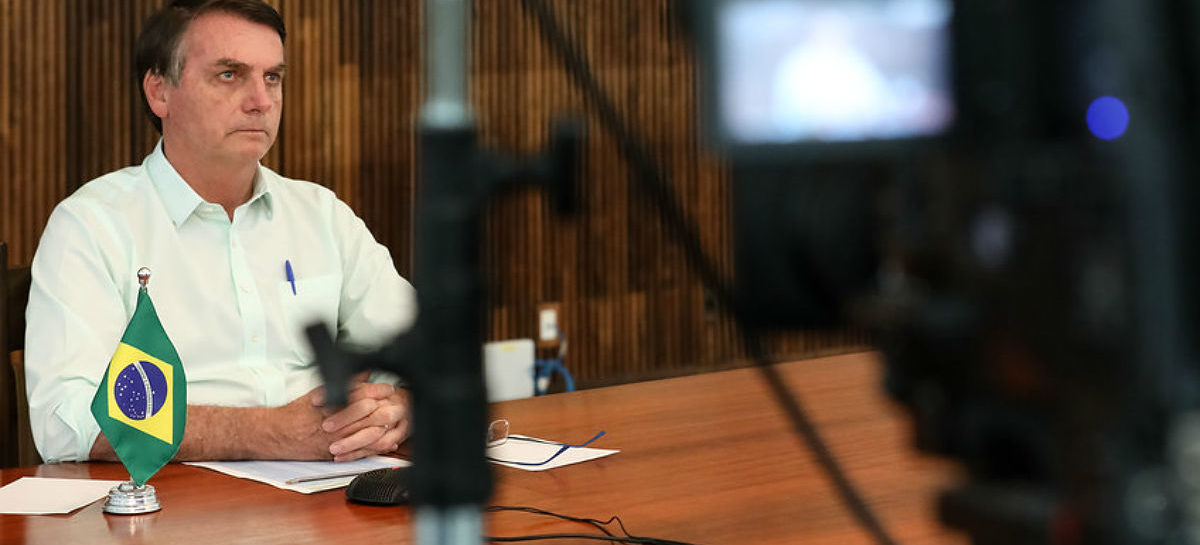 Bolsonaro é ridicularizado na imprensa internacional por negar coronavírus