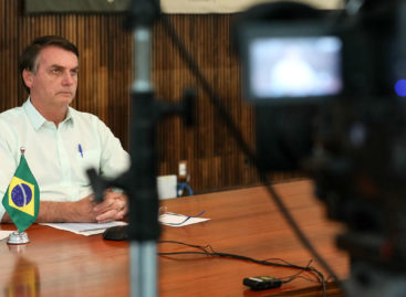 Bolsonaro é ridicularizado na imprensa internacional por negar coronavírus