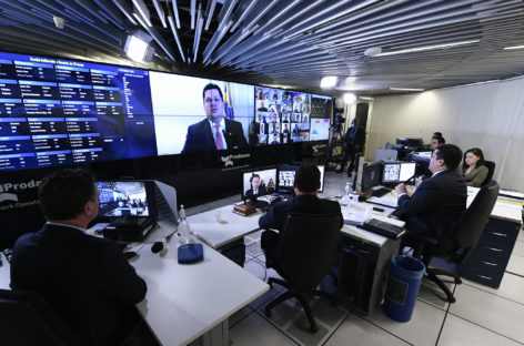 Pressão faz efeito, e presidente do Senado tira MP 905 da pauta