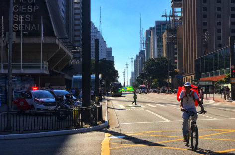 Ex-ministra critica atraso no pagamento da renda emergencial: ‘pessoas estão desesperadas’