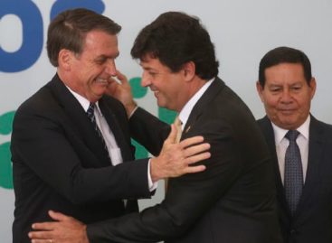 Cúmplices, Bolsonaro e Mandetta ajudaram a debilitar a saúde do país