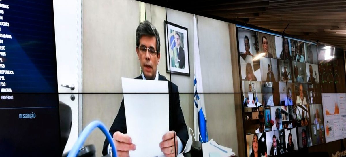 Ministro da Saúde diz que pasta nunca mudou orientação sobre distanciamento social