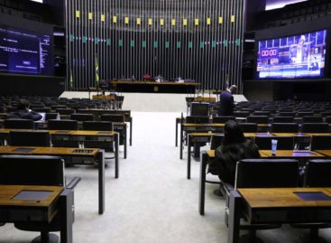 No meio da crise, Câmara aumenta flexibilização e aprova MP do contrato ‘verde e amarelo’