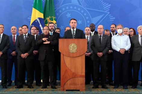 Bolsonaro tem rejeição de 64%; em todas as regiões, maioria é a favor do impeachment