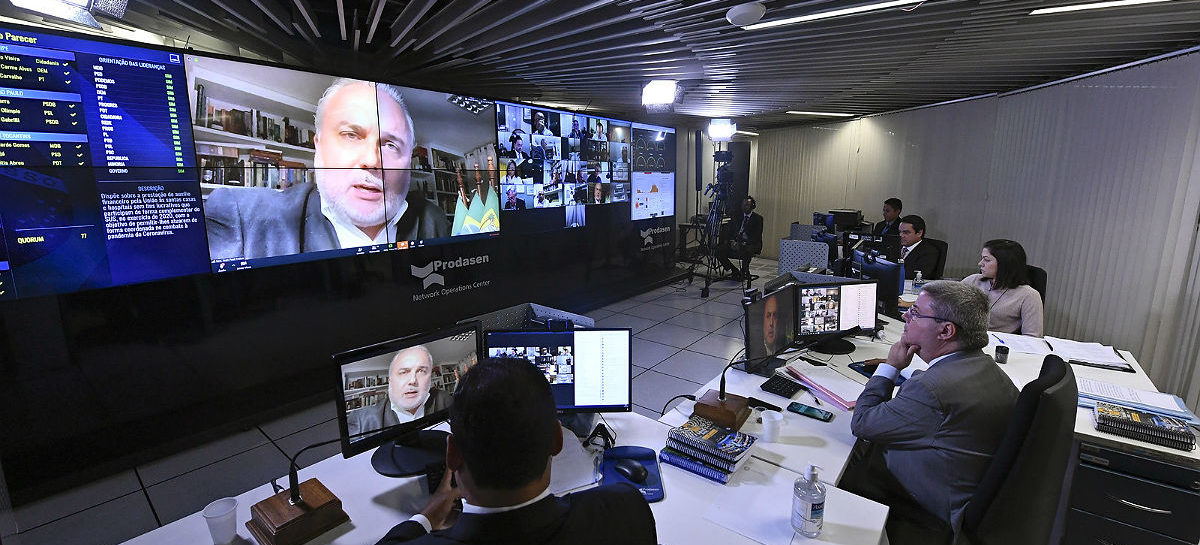 Senado vota ampliação do auxílio emergencial a famílias de baixa renda