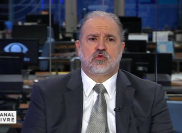 Aras é contra divulgar a íntegra da reunião de Bolsonaro com ministros