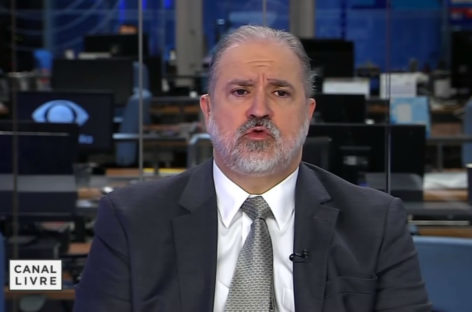 Aras é contra divulgar a íntegra da reunião de Bolsonaro com ministros