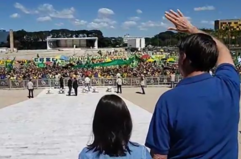 Bolsonaro vai a ato contra democracia e diz que não aceita interferência do STF