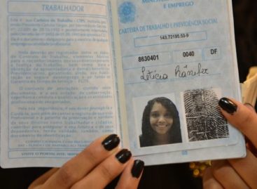 Trabalhadores que tiveram salário reduzido e intermitentes começam a receber R$ 600. Confira quem tem direito