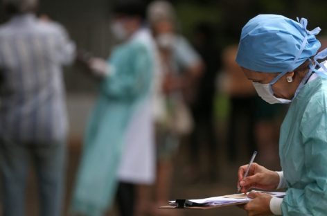 Mortes pela covid-19 entre enfermeiros no Brasil já é maior do que nos EUA