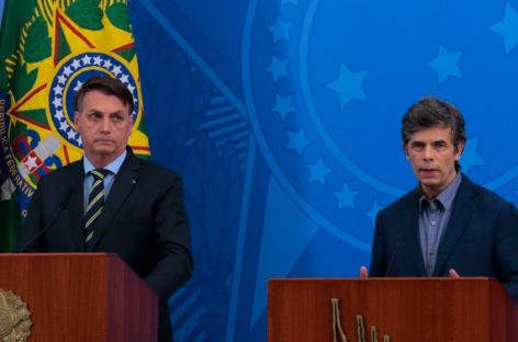 No meio da pandemia, ministro da Saúde demite técnicos e substitui por militares