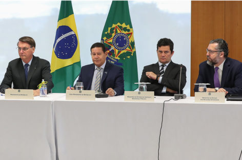 Sobre crise do país, Yarochewsky cita Chico Buarque: ‘O que não tem governo nem nunca terá’