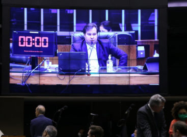 Projeto que congela salário de servidor pode ser votado nesta segunda (4) na Câmara