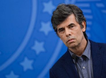 Despedida de Teich foi breve como seu mandato. ‘Achei que poderia ajudar o Brasil’