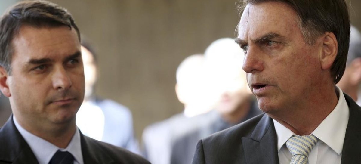 Empresa do clã Bolsonaro conta com sites e disparo de mensagens em massa