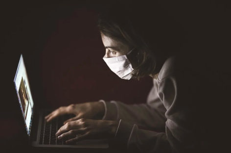 Com 700 mil casos de covid-19 e 37 mil mortes, governo briga com números