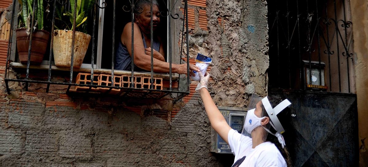 Transmissão por casos assintomáticos está ocorrendo, alerta OMS