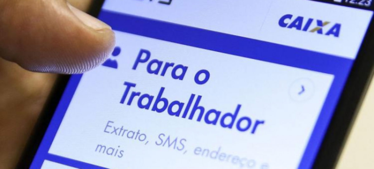 Bolsonaro usa saques do FGTS, uma poupança do trabalhador, para aquecer economia