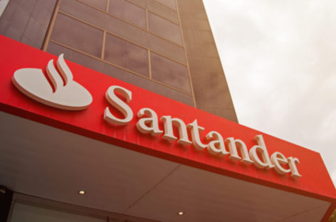 Em plena pandemia, Santander quebra acordo e ameaça demitir 9 mil trabalhadores