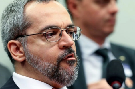 Governo Bolsonaro recua e revoga portaria sobre cotas assinada por Weintraub