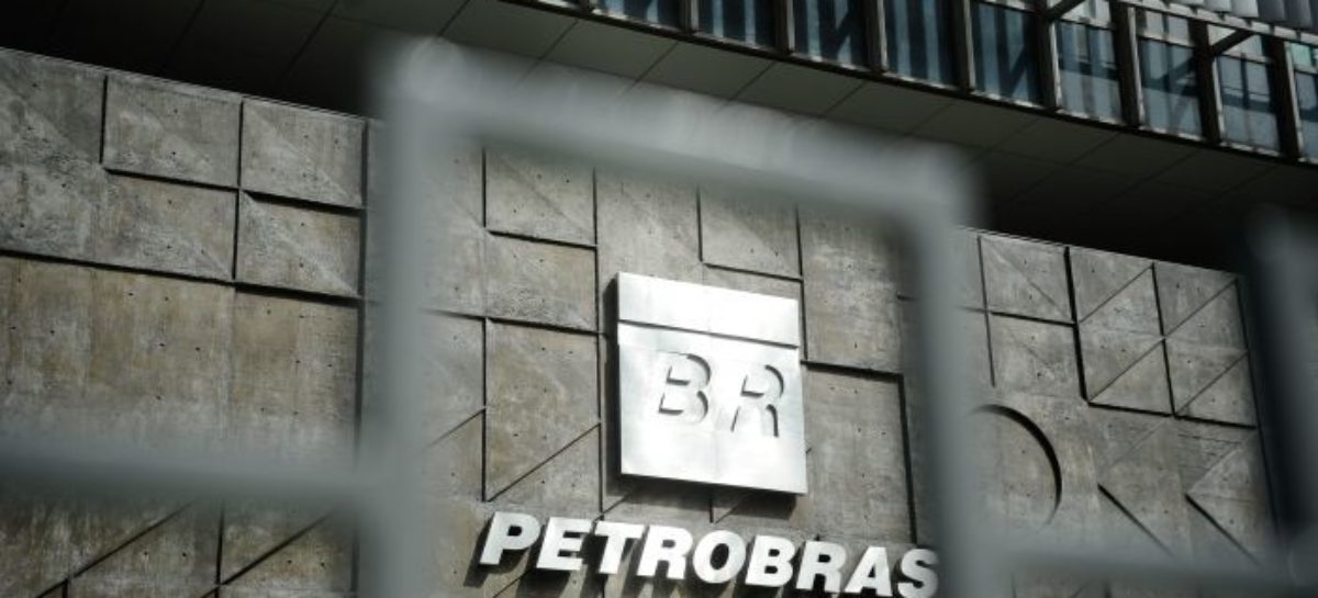 Petrobras quer demitir mais de 15 mil trabalhadores