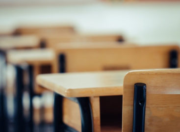 Dez milhões de jovens estão fora da escola. Trabalho é o principal fator de evasão