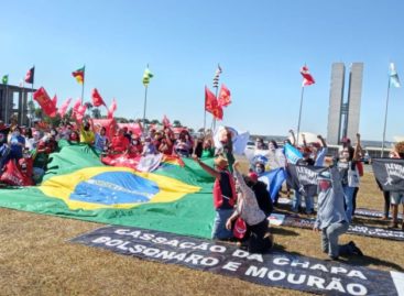 Ato em Brasília marca entrega de pedido de impeachment de Bolsonaro