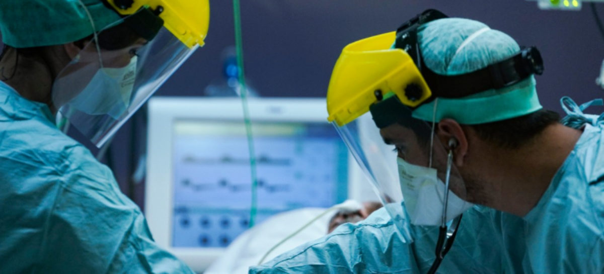 Mais de 60 mil brasileiros morreram de Covid-19 e contaminação segue em alta