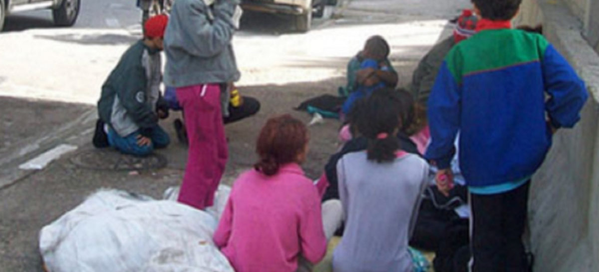 Trinta anos de ECA: crianças trabalham nas ruas para ajudar suas famílias