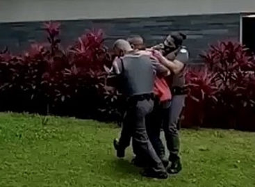 “Não consigo respirar”, fala entregador sufocado por PMs em SP