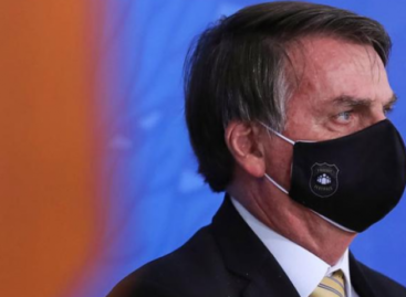 Bolsonaro faz evento “Brasil vencendo a Covid” e ignora as 114 mil vidas perdidas