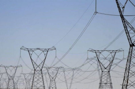 Trabalhadores apelam a deputados para suspender privatização da Eletrobras