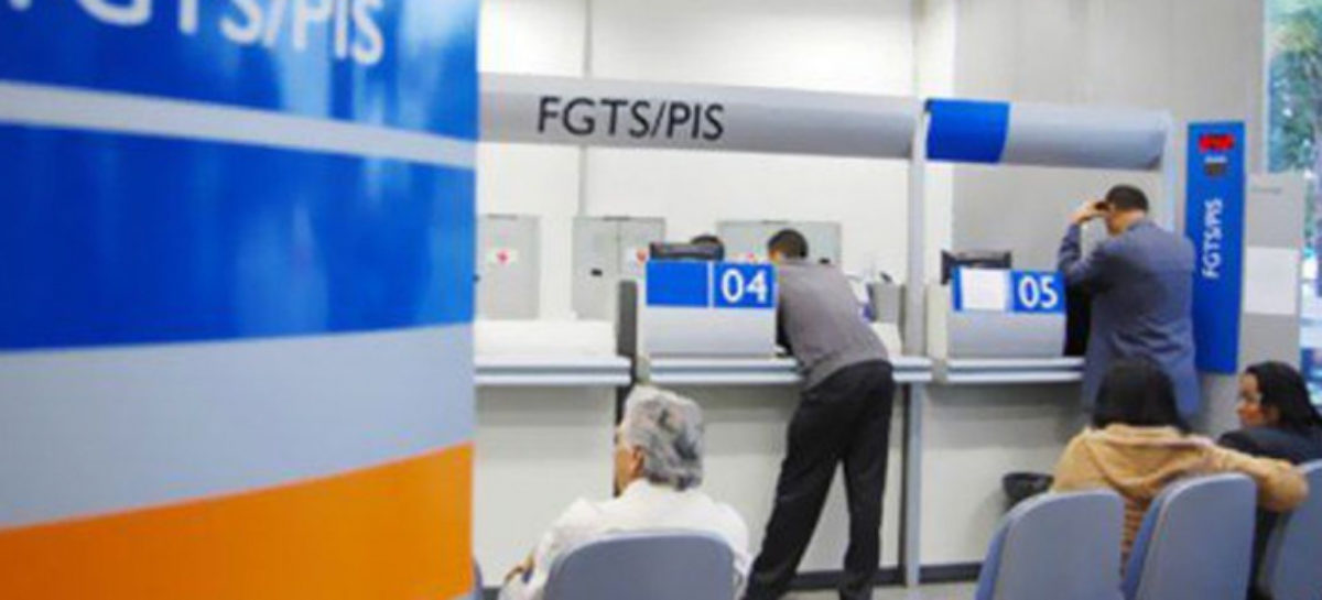 Saques do FGTS superam depósitos e colocam em risco programas sociais