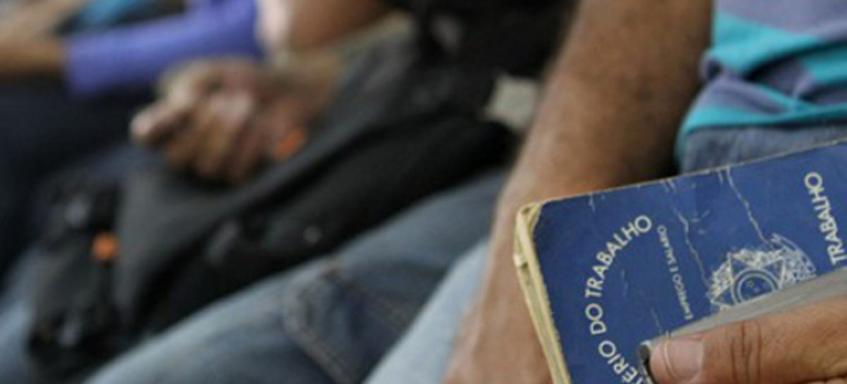 Veto de Bolsonaro à ultratividade deixa trabalhador desamparado. Entenda