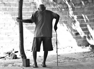 Mortes de idosos por Covid-19 deixa 5 milhões de adultos e crianças sem renda