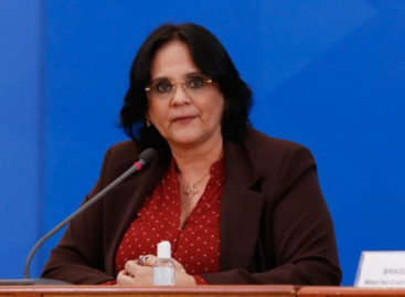 Após pedido de impeachment de Bolsonaro, Damares exonera membros do movimento negro